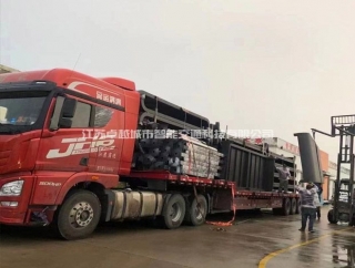 上海客戶定制的智能公交站臺候車亭發貨